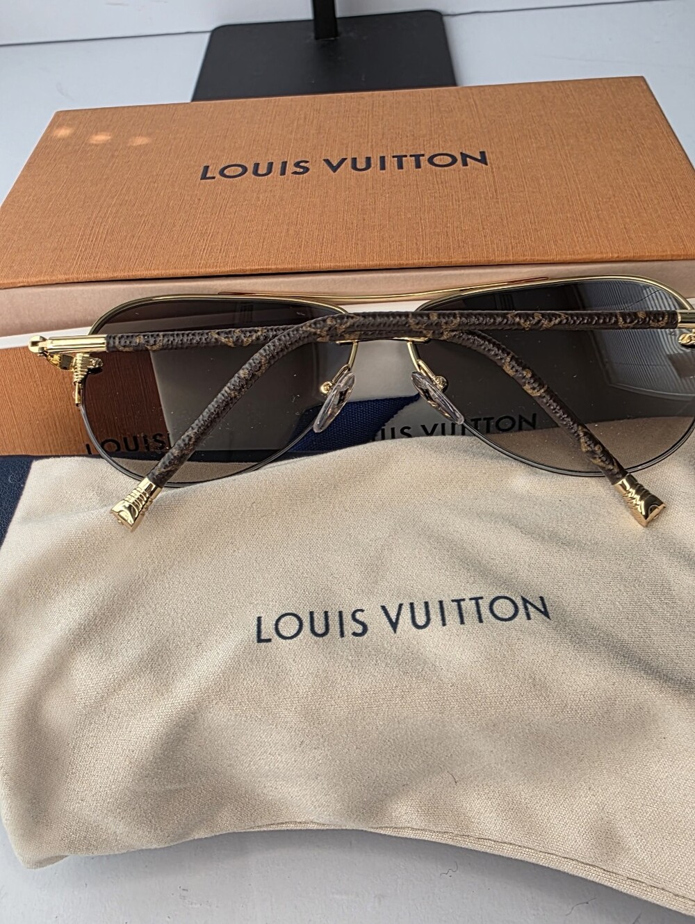 Louis Vuitton Monogram Petite Viola Pilote Aviator Sunglasses - Picture 8 of 16